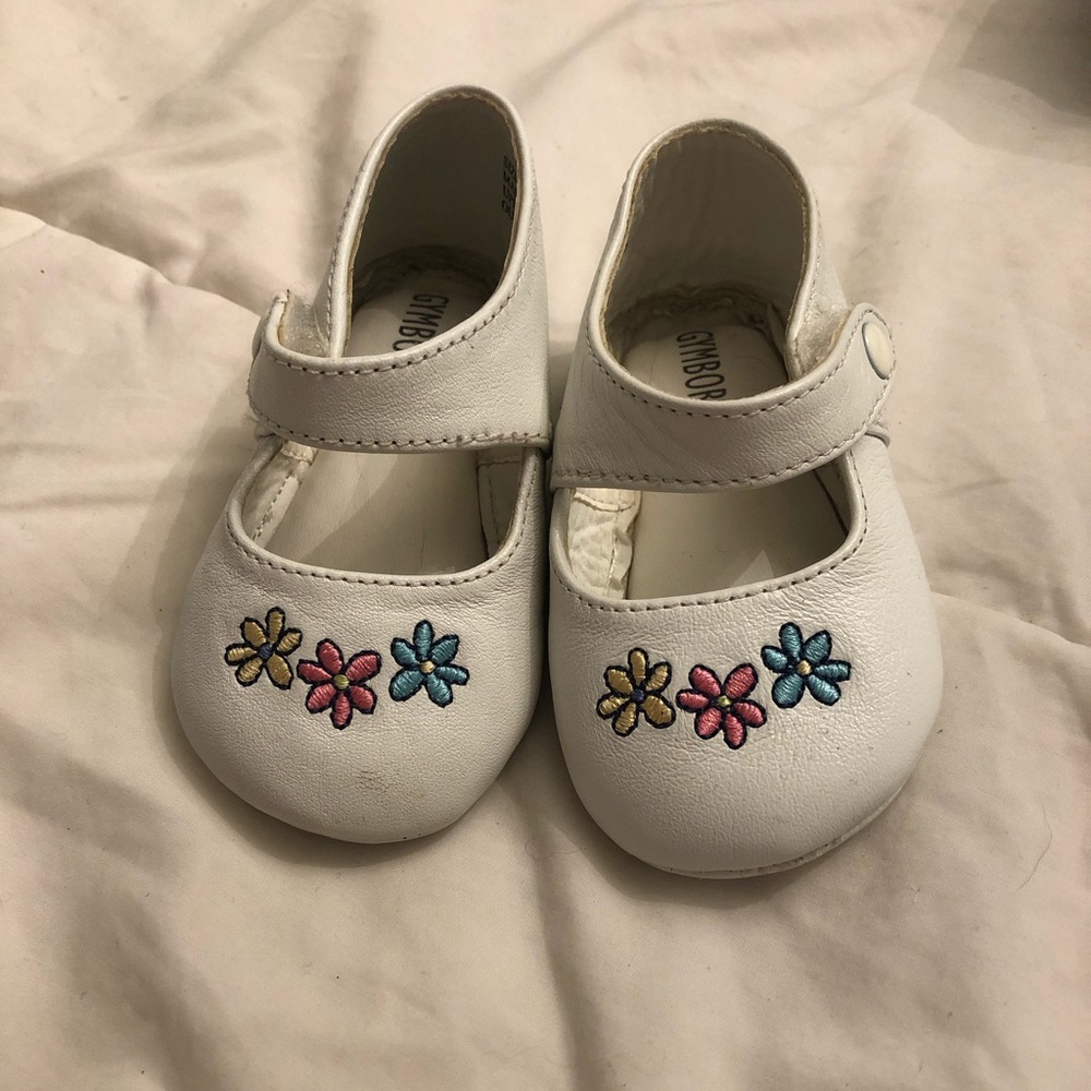 white baby shoes